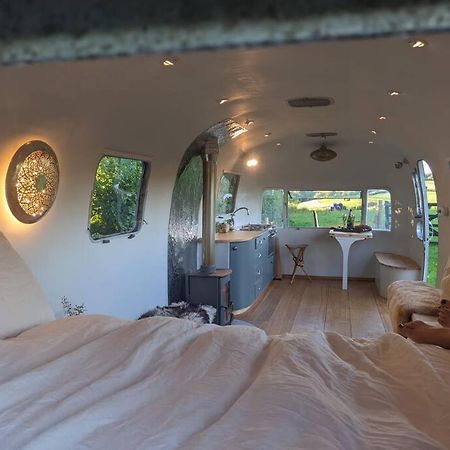 Airstream, Vintage American Caravan & Hottub Ashburton Exterior photo