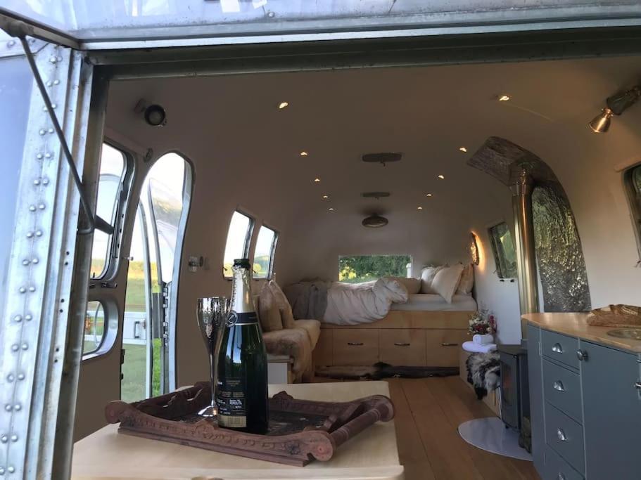 Airstream, Vintage American Caravan & Hottub Ashburton Exterior photo
