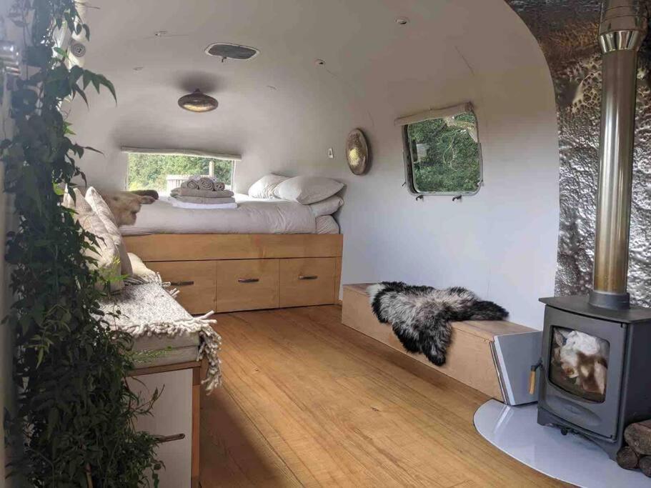 Airstream, Vintage American Caravan & Hottub Ashburton Exterior photo