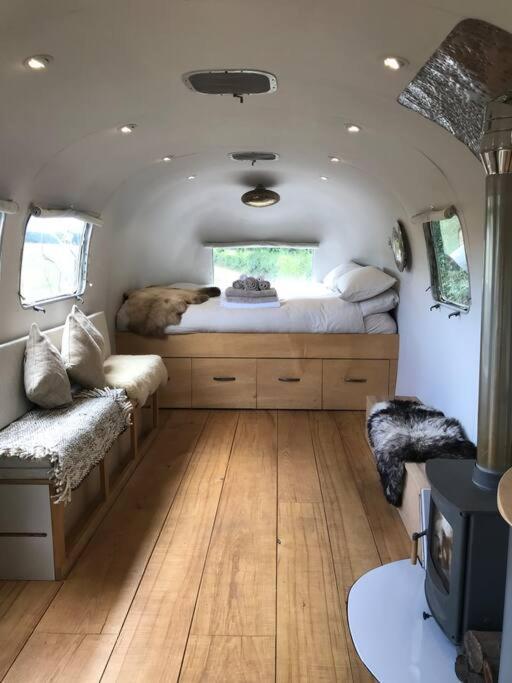 Airstream, Vintage American Caravan & Hottub Ashburton Exterior photo