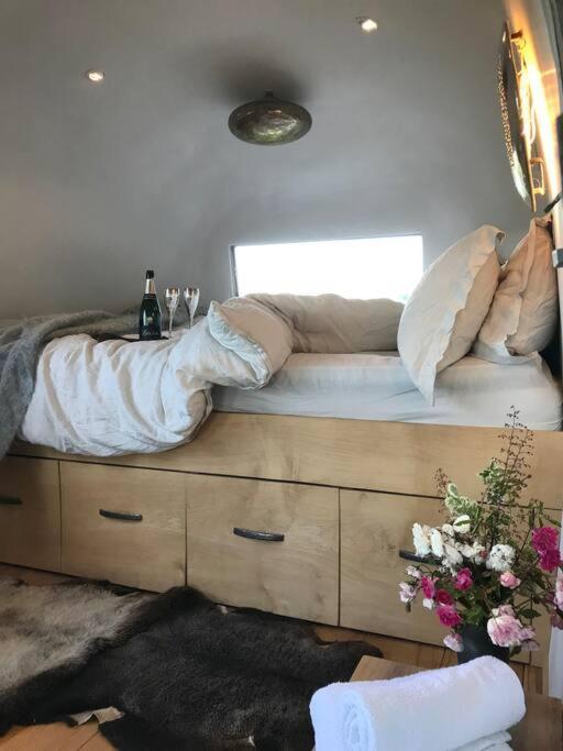 Airstream, Vintage American Caravan & Hottub Ashburton Exterior photo
