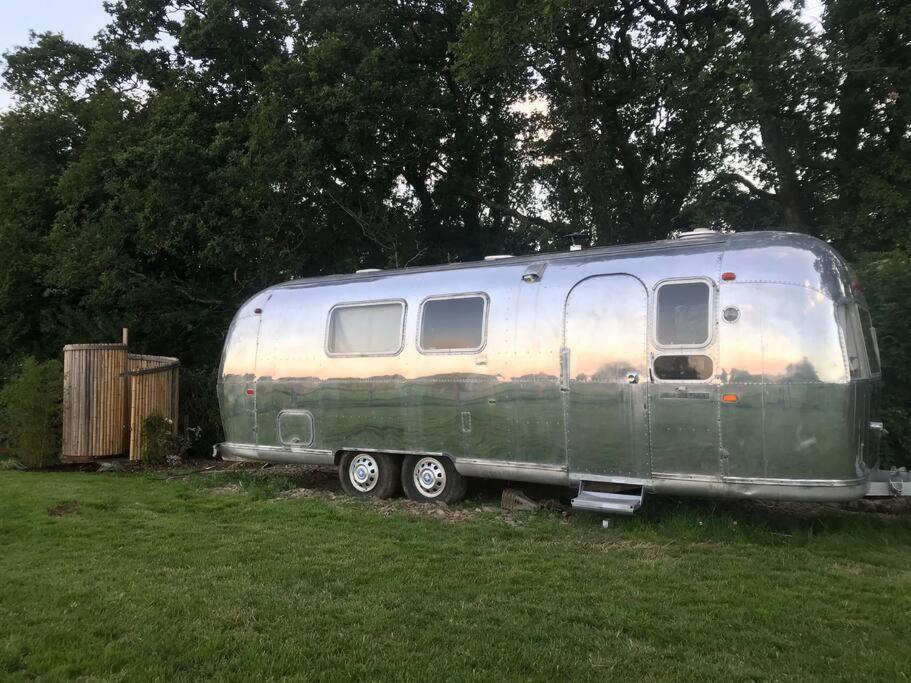 Airstream, Vintage American Caravan & Hottub Ashburton Exterior photo